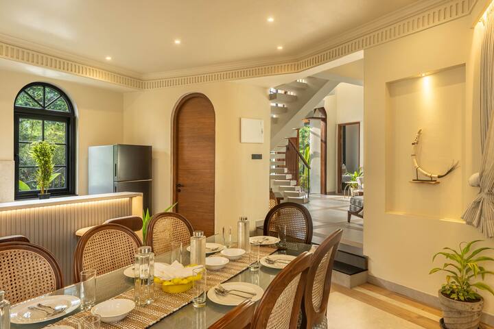 Enjoy meals in our elegant dining area with a seamless open kitchen and calming green views. Perfect for family gatherings and relaxed dining in this luxury Goa villa with peaceful surroundings. ️
