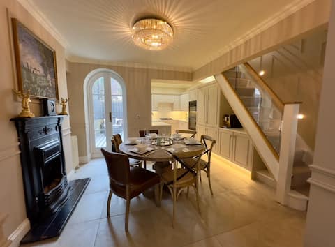 Ivy House Conwy 5* Four Poster Bed & Egg Bath