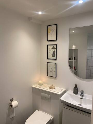 Cosy apartment, quiet sunny yard gallery image 3