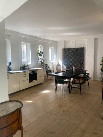 Cosy apartment, quiet sunny yard gallery image 2