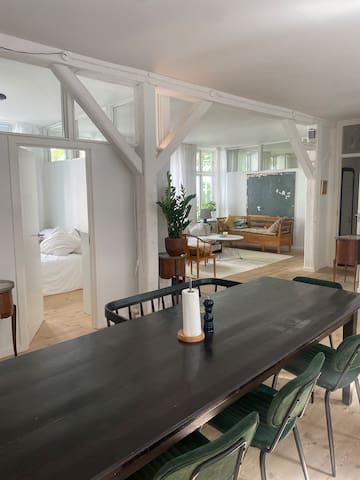 Cosy apartment, quiet sunny yard