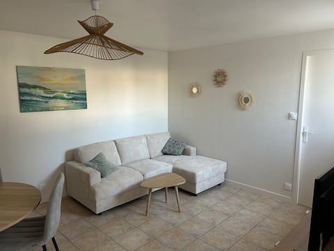 Propriété Airbnb réussie: 2-bedroom house + courtyard. Close to the sea and shops. à Préfailles