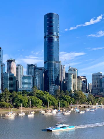 Amazing skytower city view Free Parking gallery image 3