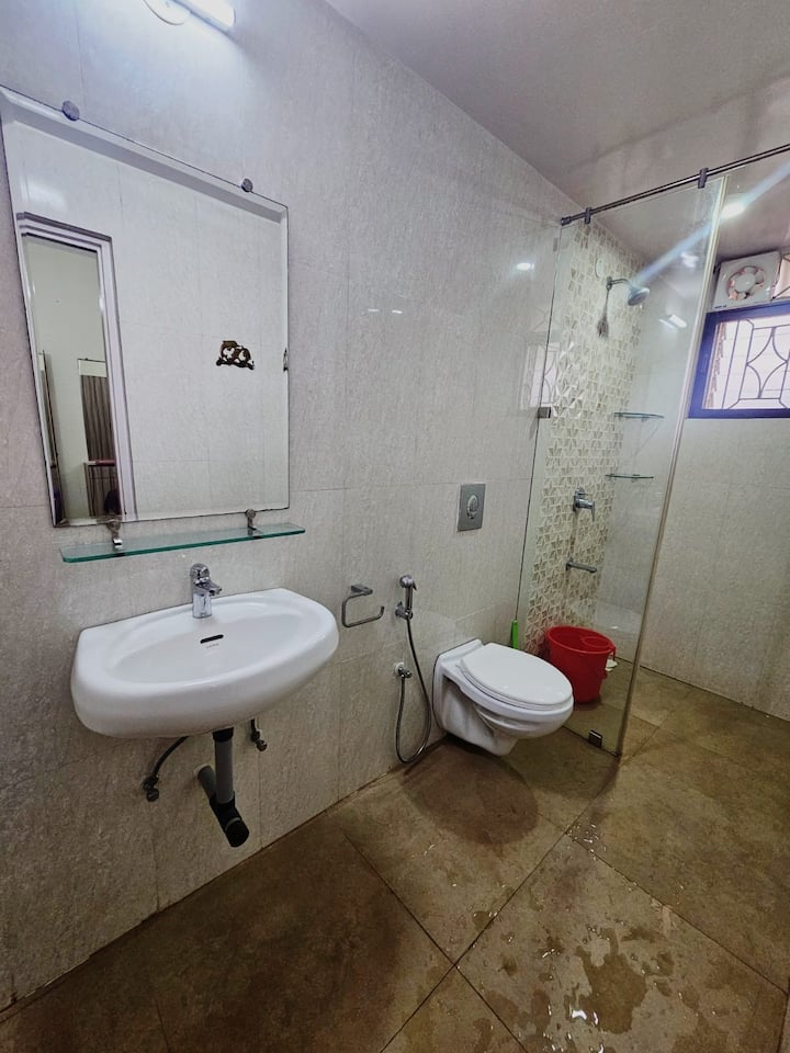 Full bathroom 3 image 1