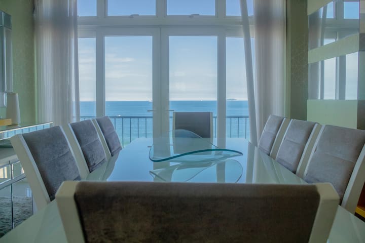 Oceanfront Paradise Copacabana gallery image 2