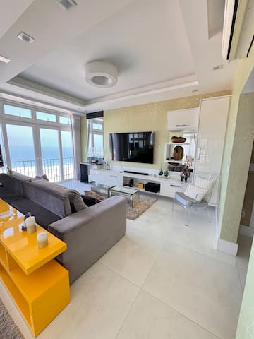 Oceanfront Paradise Copacabana gallery image 3