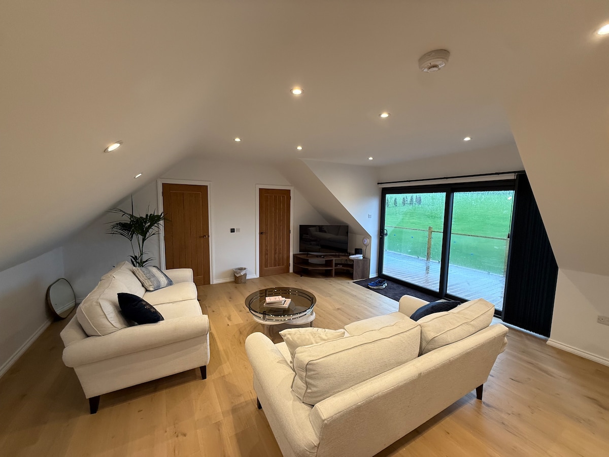 Popular Airbnb listing: The Silvan Lodge Peace, Privacy, and Pure calm in Leicestershire