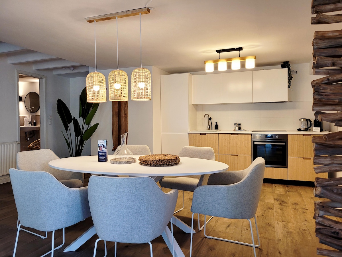 Top Airbnb: Modern lounge apartment - terrace and beach chair in Sierksdorf