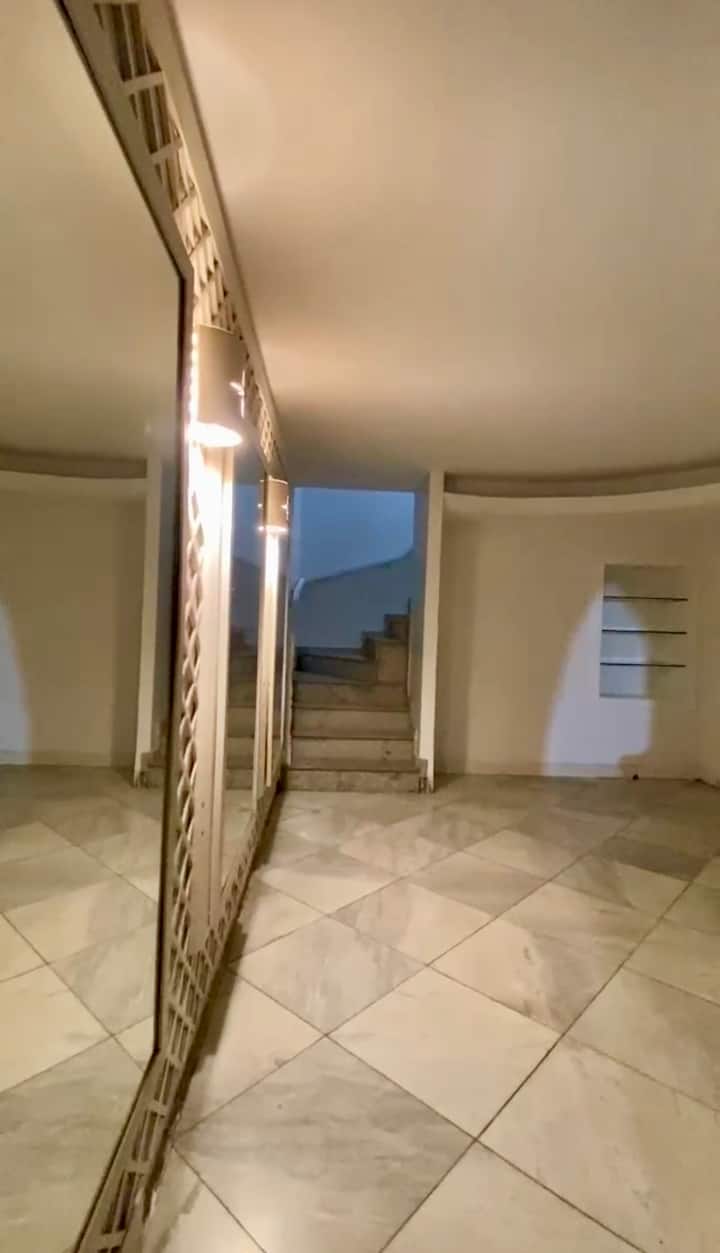 Ingresso della sala da ballo.