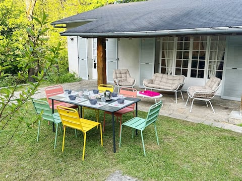 Nordic bath house and riverside in Lozère