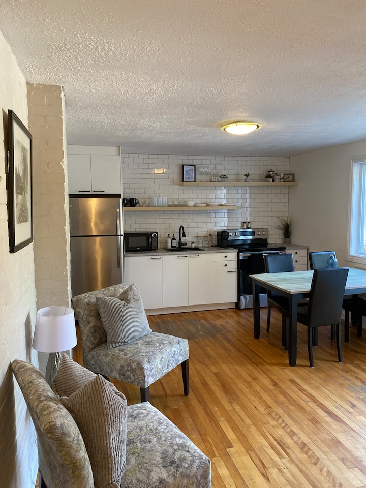 Sunny Westboro Retreat | Walk To Everything - Ottawa