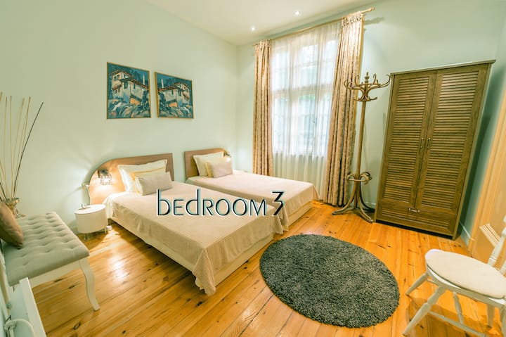 Third bedroom. Two single beds 100/200.
