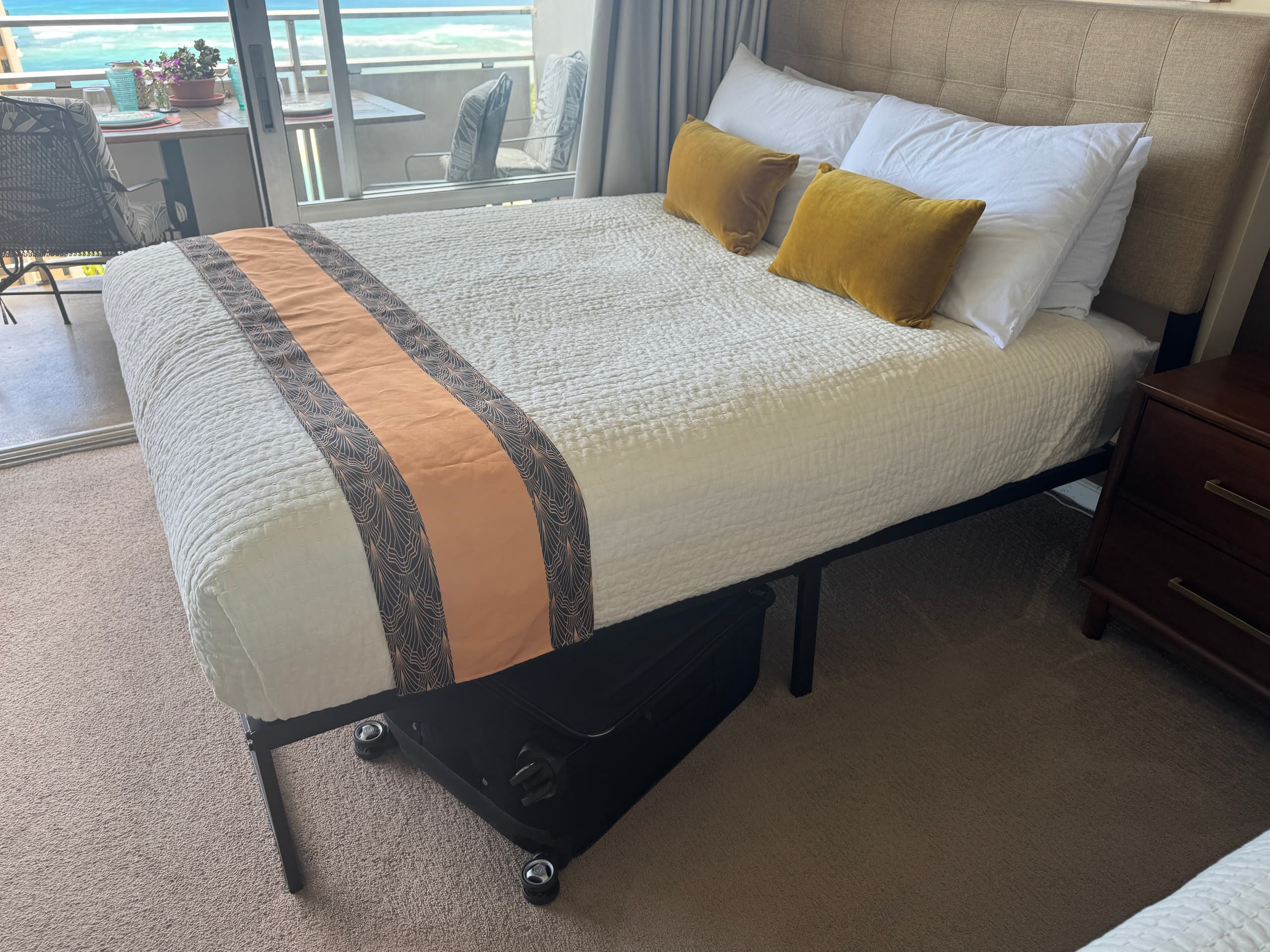 Condo in Honolulu · ★4.88 · Studio · 3 beds · 1 private bath - Image 14