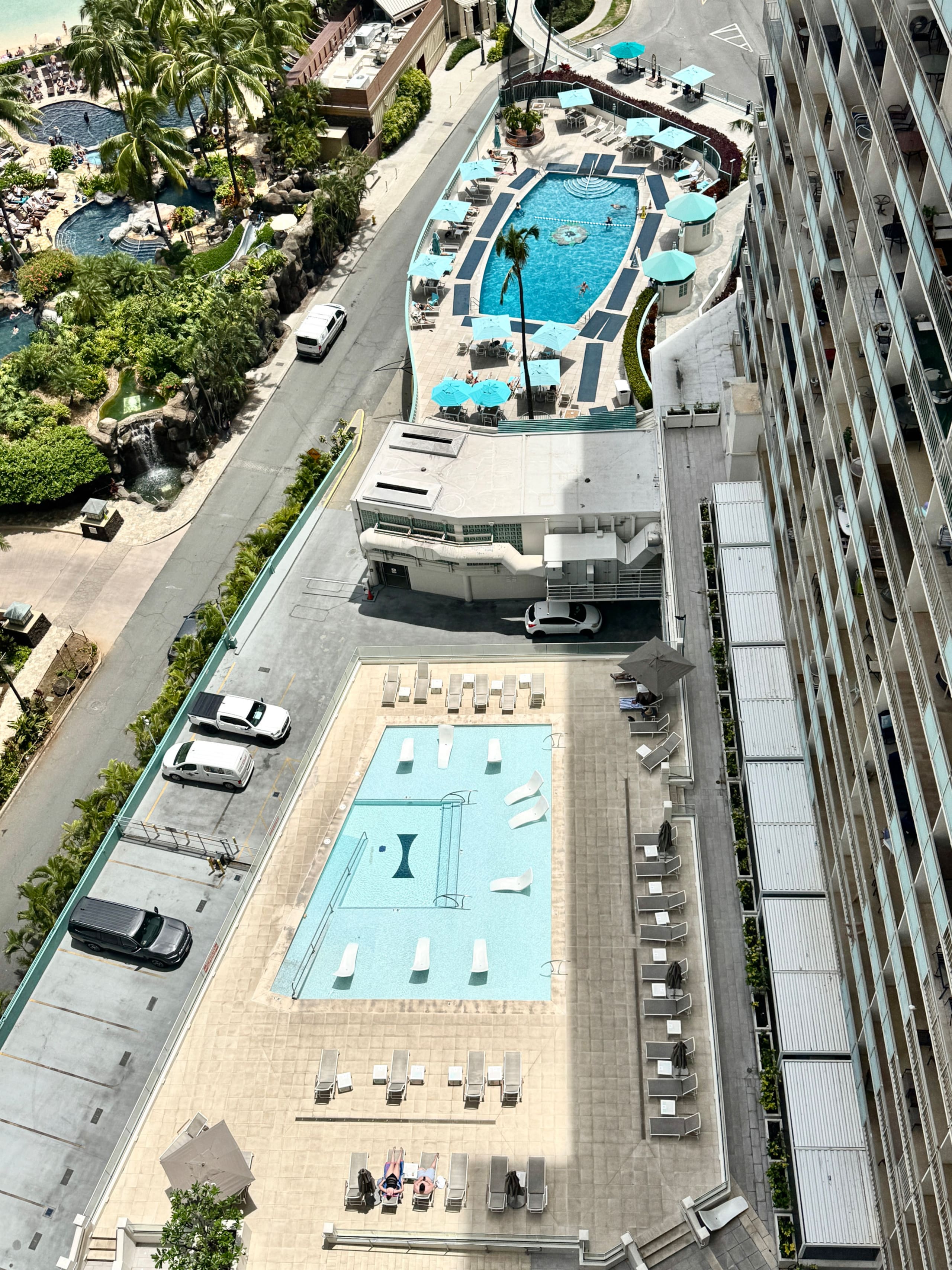Condo in Honolulu · ★4.88 · Studio · 3 beds · 1 private bath - Image 18
