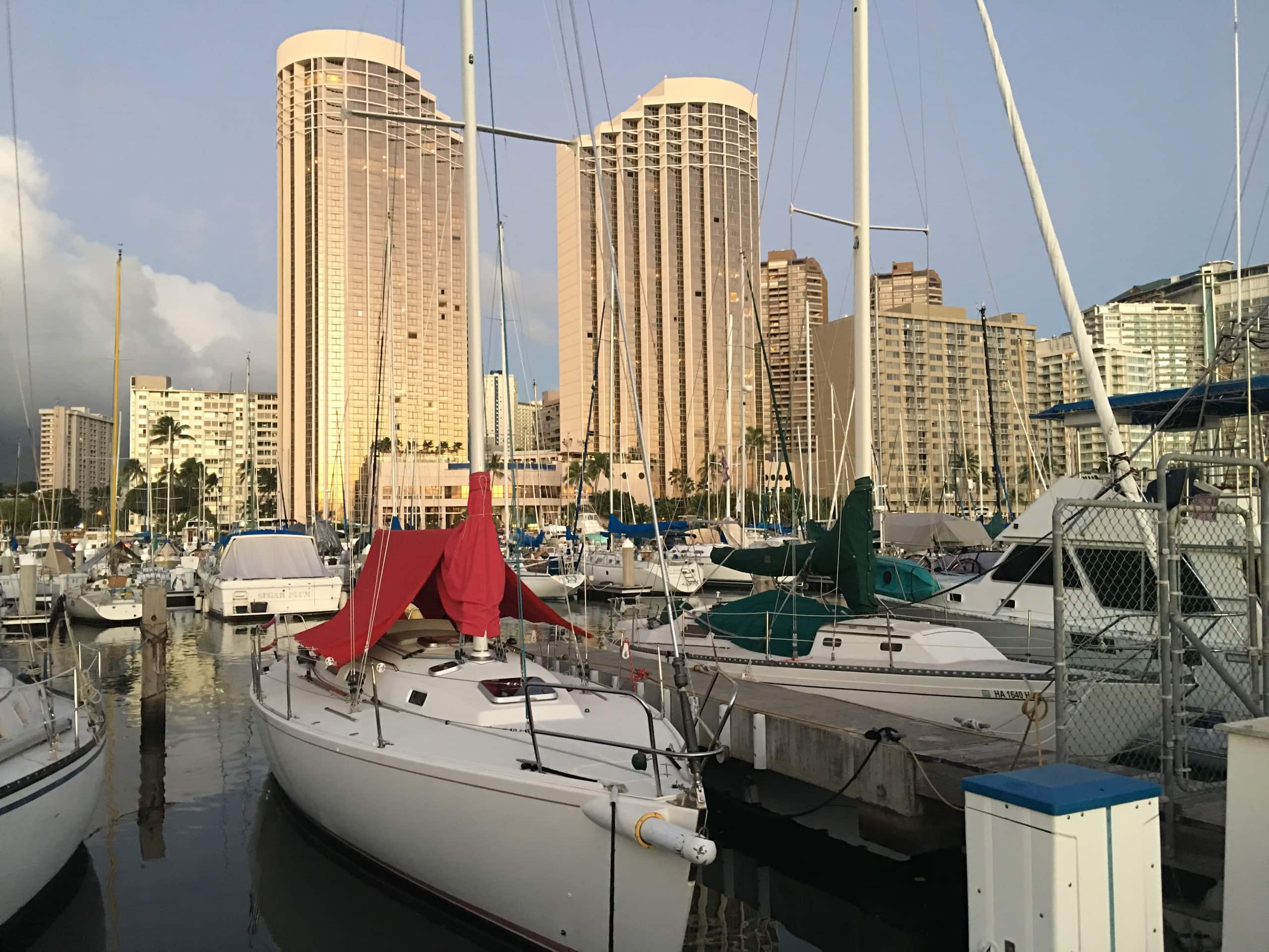 Condo in Honolulu · ★4.88 · Studio · 3 beds · 1 private bath - Image 22