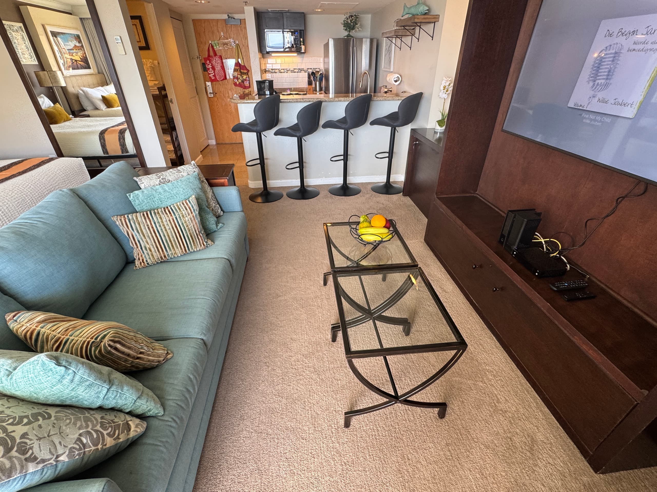 Condo in Honolulu · ★4.88 · Studio · 3 beds · 1 private bath - Image 10