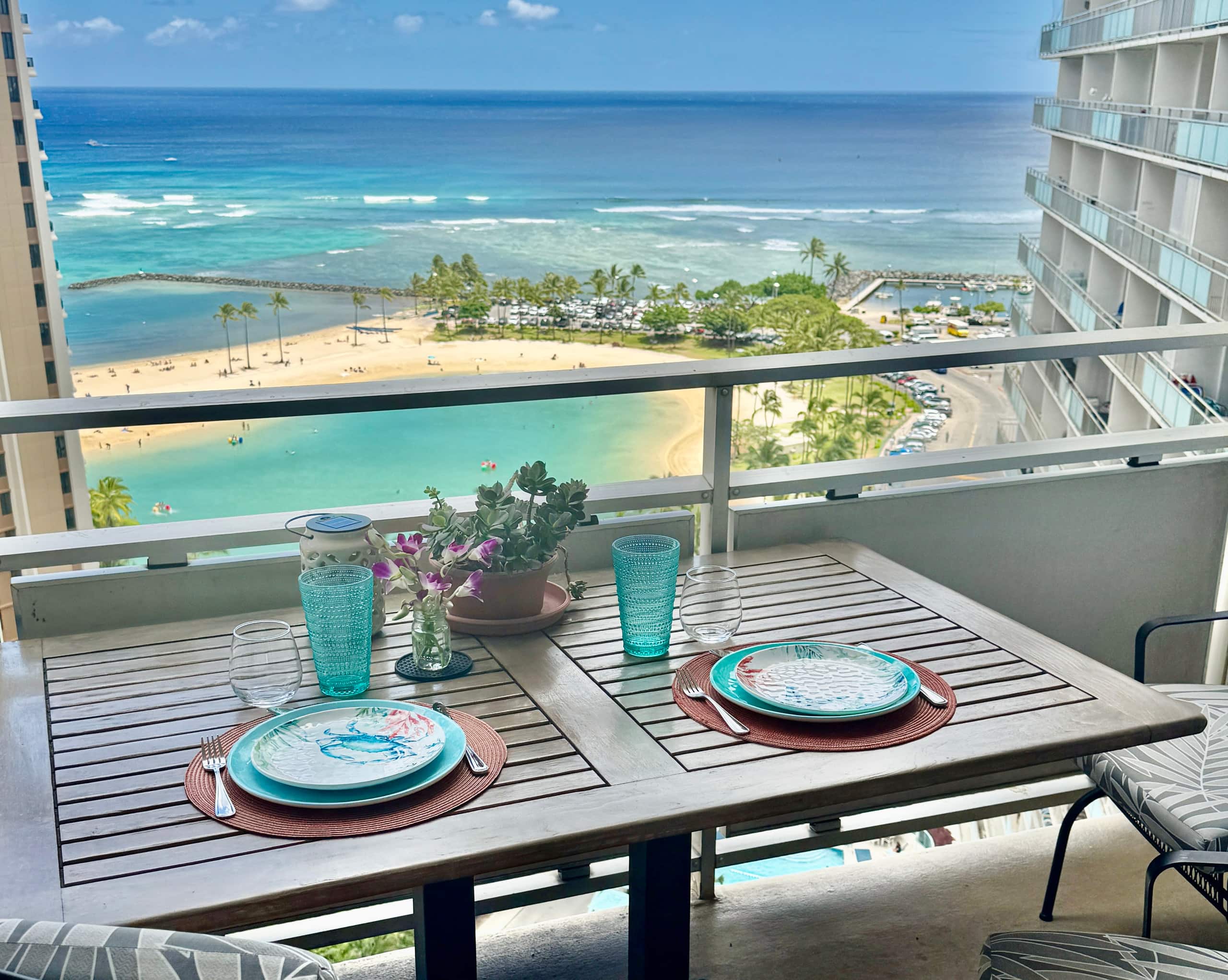 Condo in Honolulu · ★4.88 · Studio · 3 beds · 1 private bath - Image 9