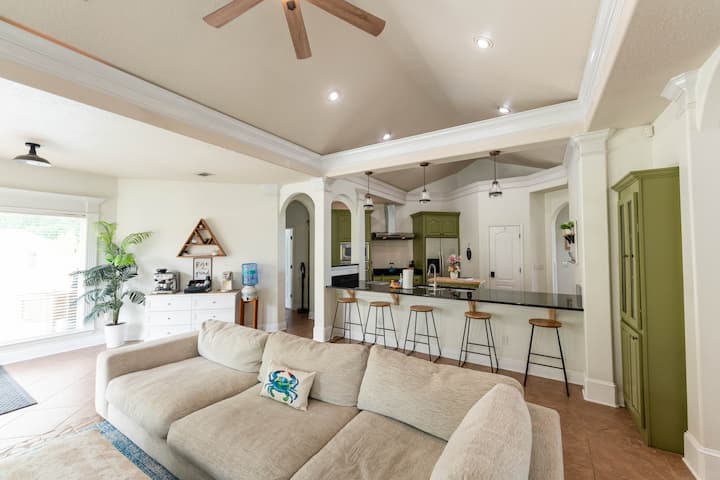 Southwind | Private Resort · Pool, Spa & Game Room - Ocean Springs, MS