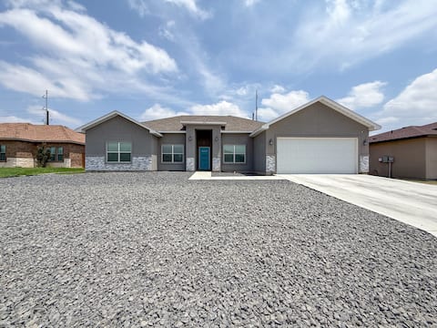 NEW 4 BED | Pool-Table, Ping-Ping, Arcade, Office