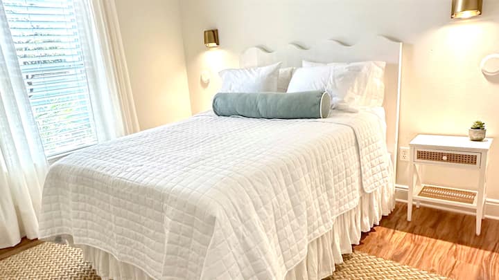 Segundo dormitorio con cama tamaño queen, ideal para parejas o abuelos que se unen al viaje