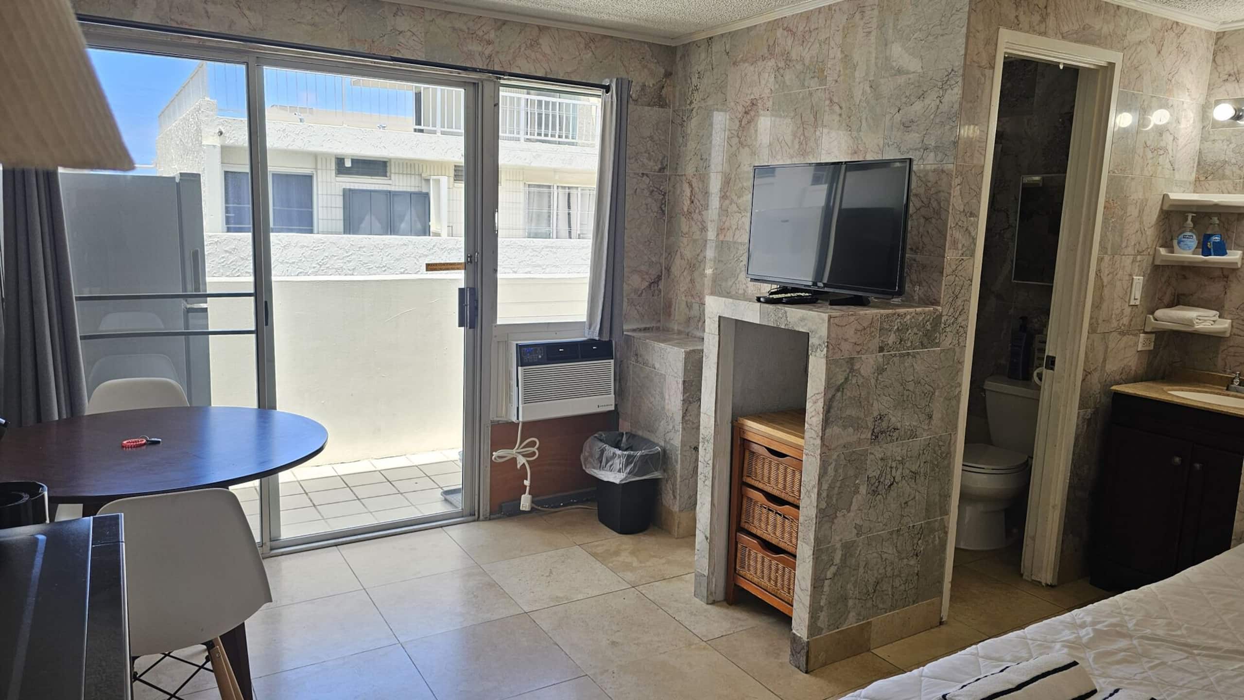 Condo in Honolulu · ★4.73 · 1 bedroom · 1 bed · 1 private bath - Image 7