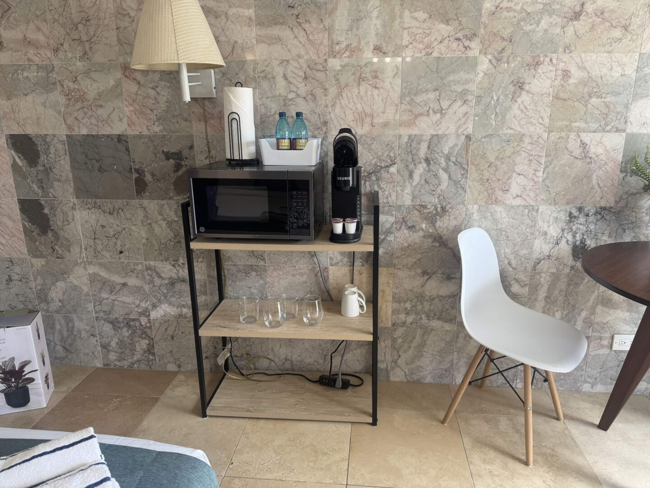 Condo in Honolulu · ★4.73 · 1 bedroom · 1 bed · 1 private bath - Image 6