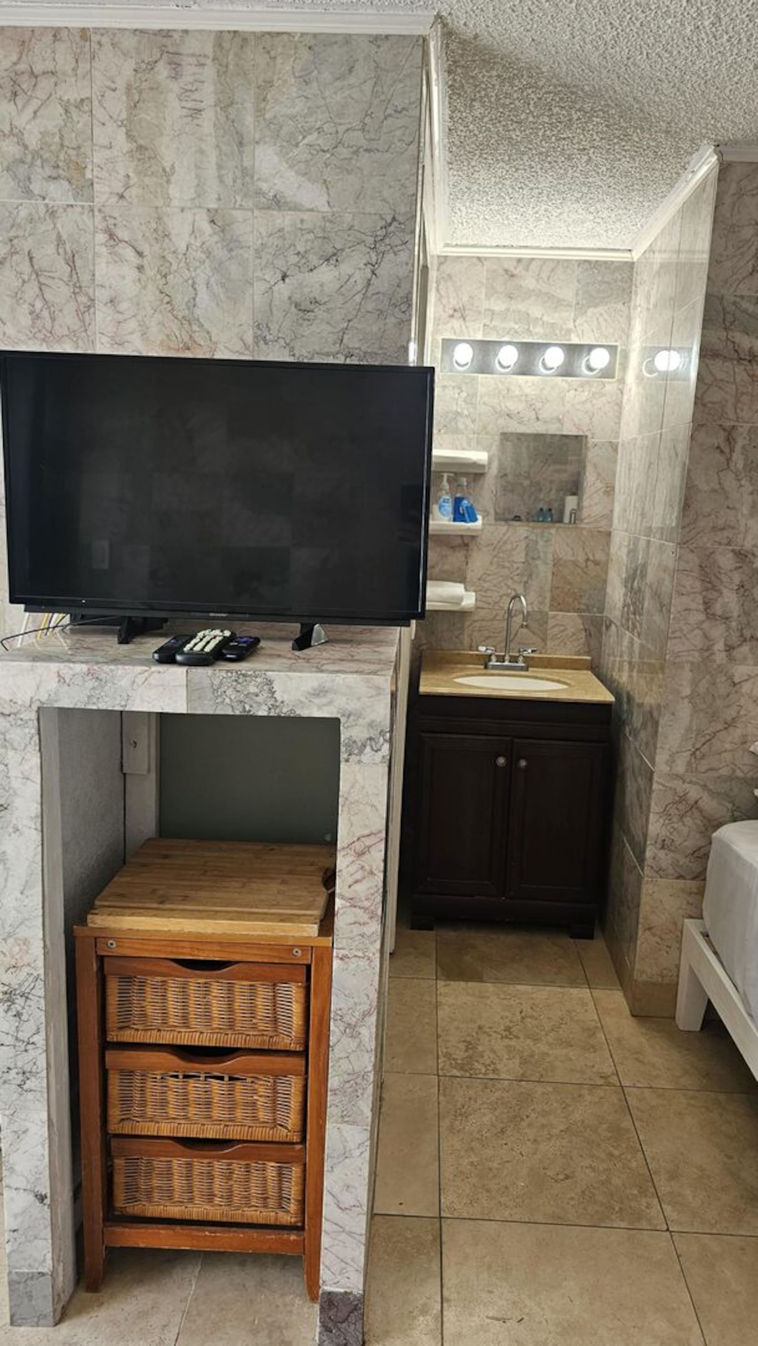 Condo in Honolulu · ★4.73 · 1 bedroom · 1 bed · 1 private bath - Image 11