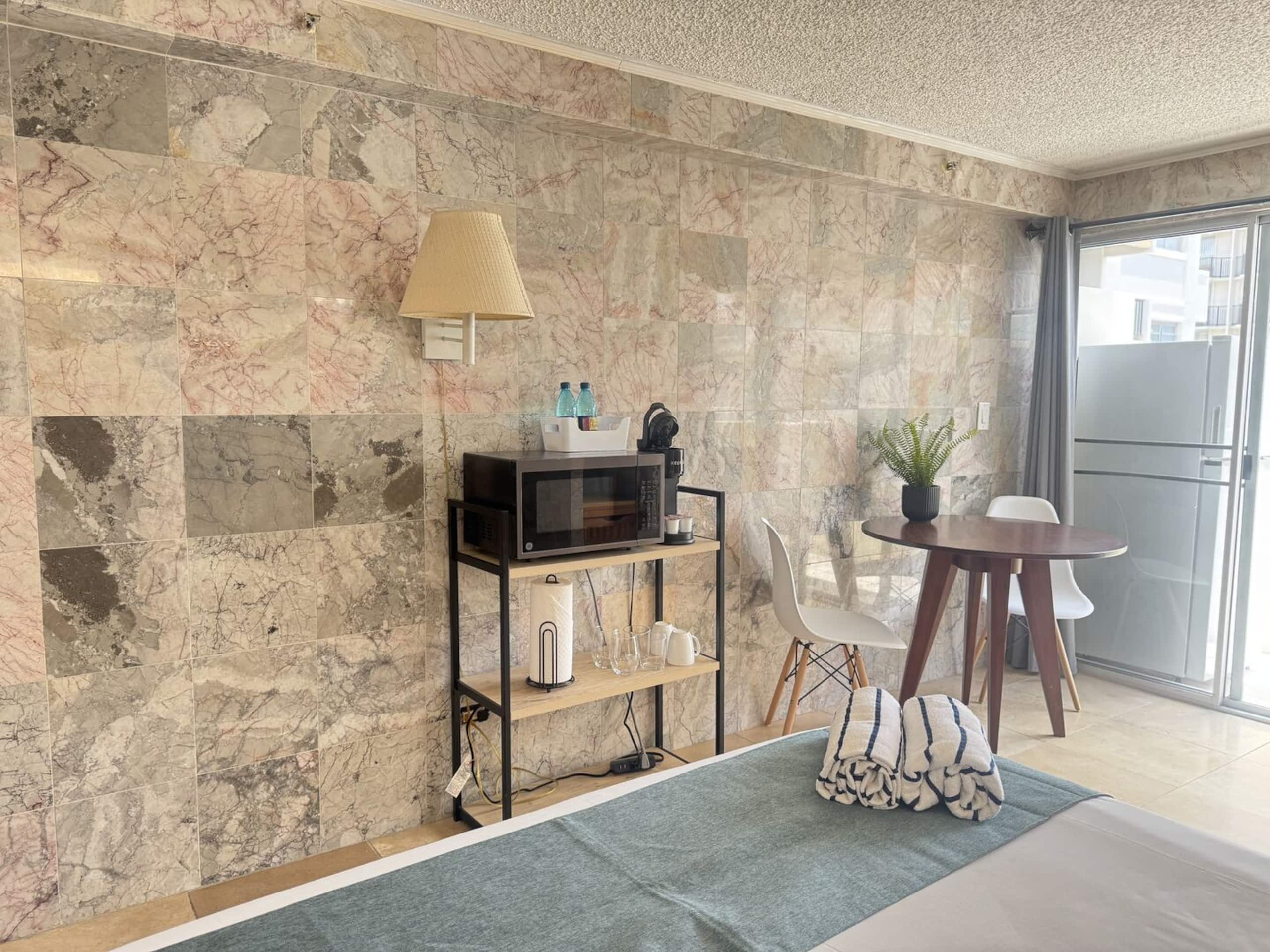 Condo in Honolulu · ★4.73 · 1 bedroom · 1 bed · 1 private bath - Image 4