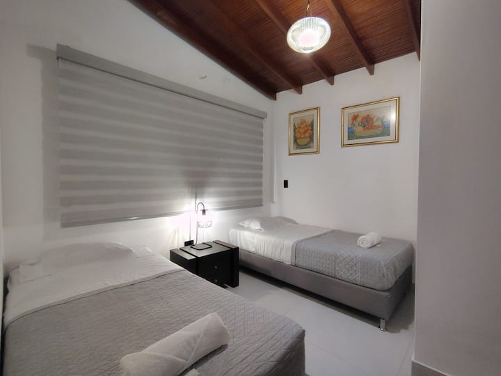 Две единични легла с размери 1,0 м x 1,90м