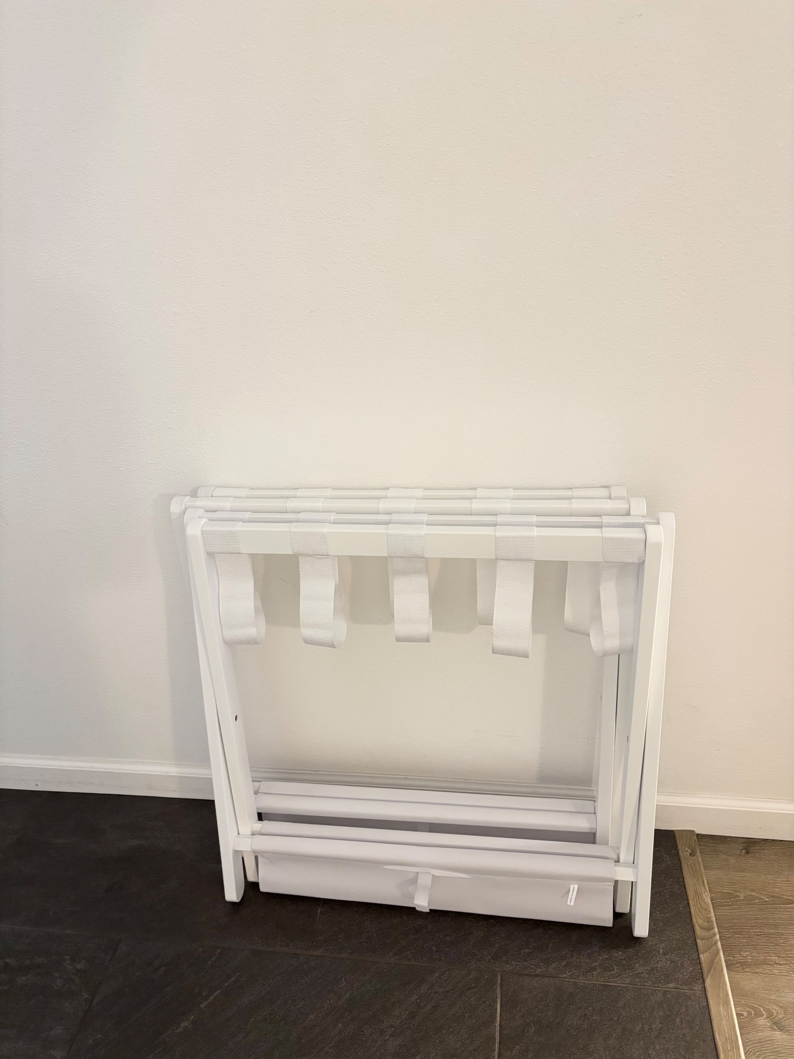 Clean Modern Studio w/Free Parking | Walk to Beach - Image 20