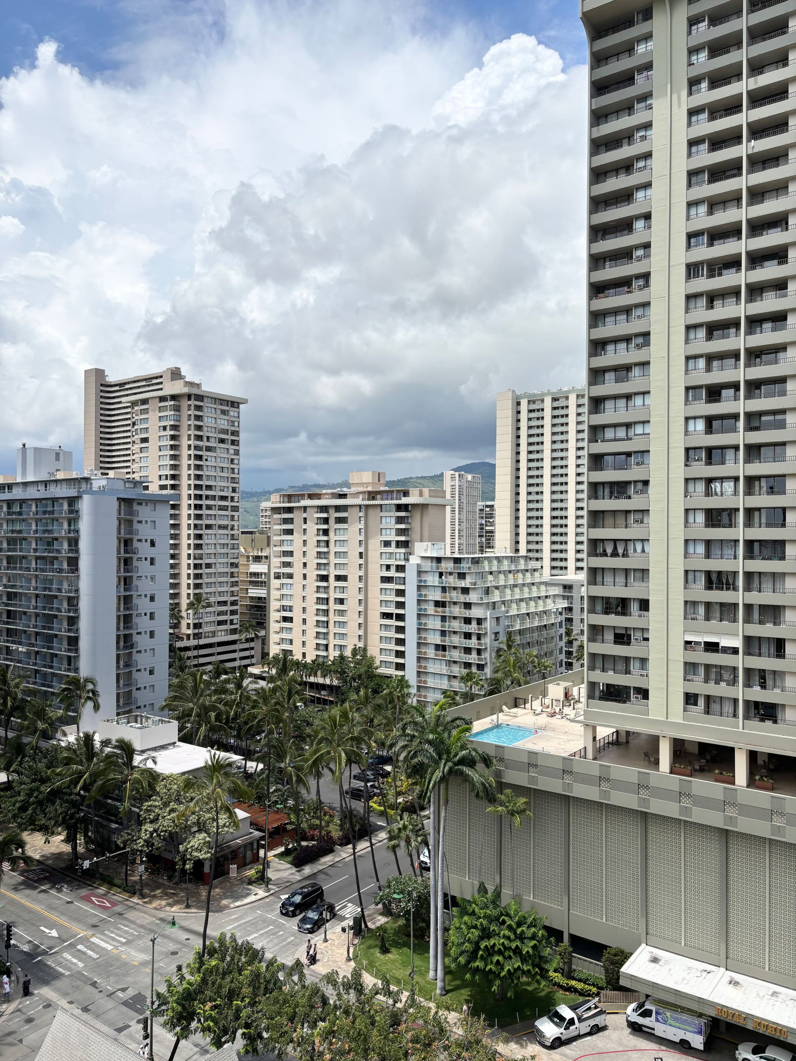 Clean Modern Studio w/Free Parking | Walk to Beach - Image 13