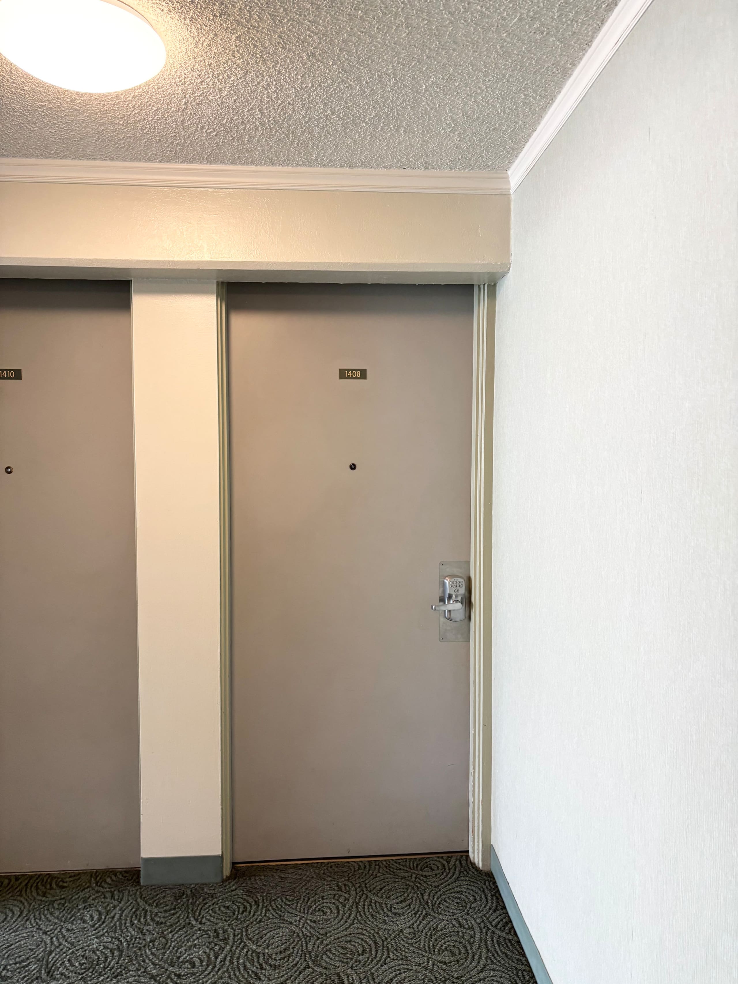 Clean Modern Studio w/Free Parking | Walk to Beach - Image 15