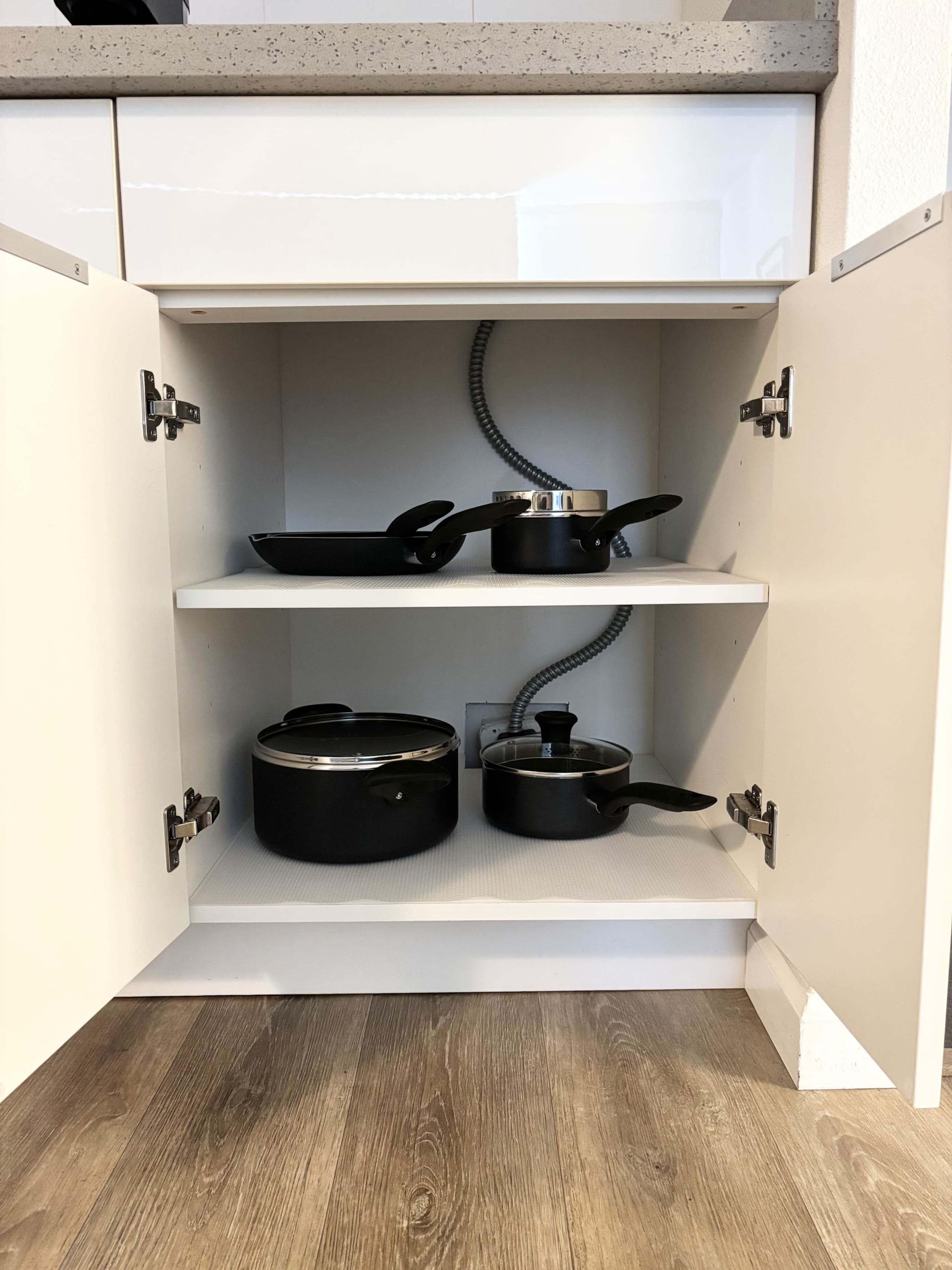 Clean Modern Studio w/Free Parking | Walk to Beach - Image 3