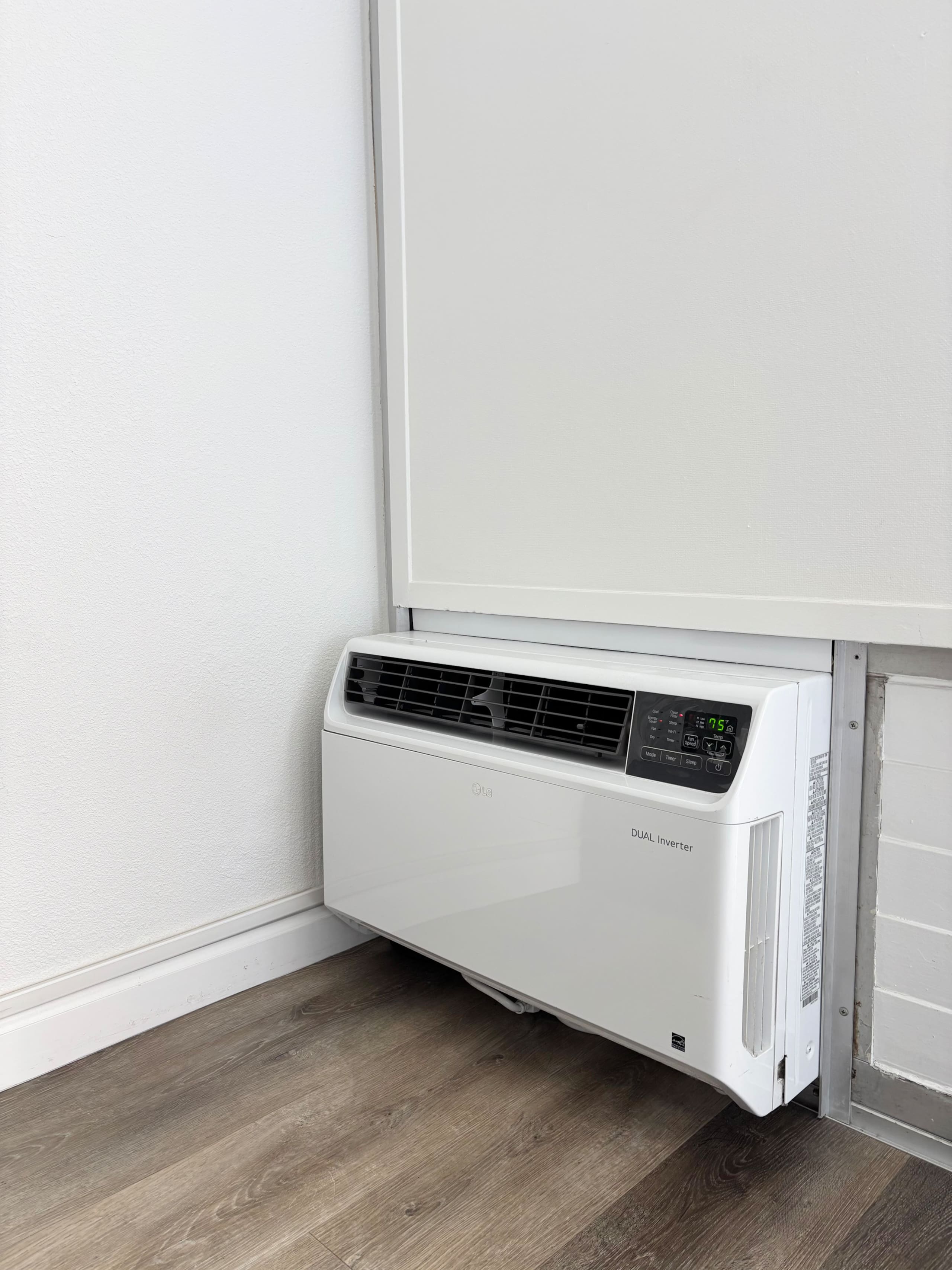 Clean Modern Studio w/Free Parking | Walk to Beach - Image 19