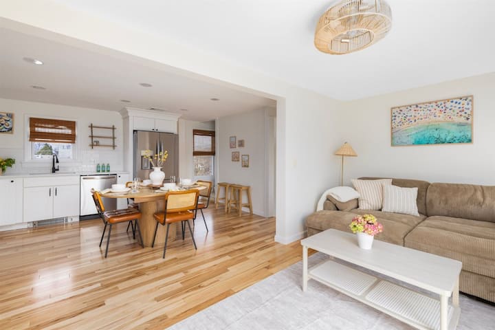 2br Renovated, Short Walk To Beach! - Narragansett, RI