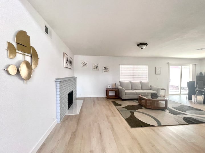 4017 Holiday Hideout - Las Vegas, NV