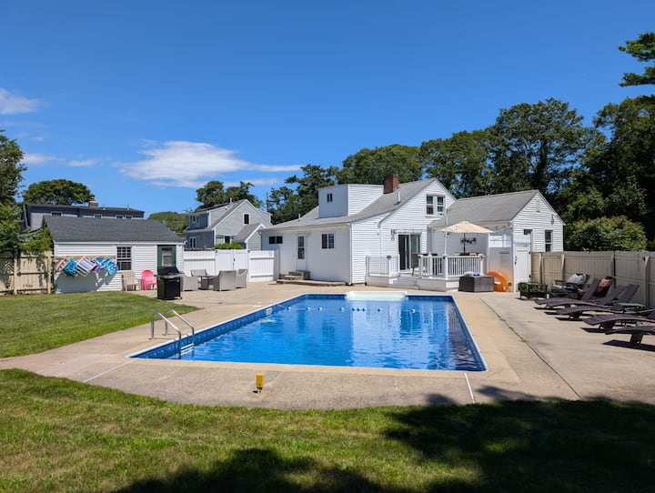 Unique Hyannis House W Pool, Playground Basketball - Barnstable, MA