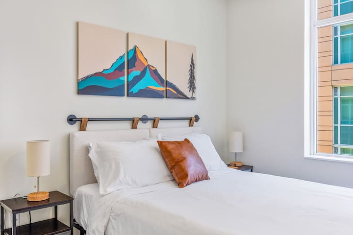 2BR- Downtown Denver- Pool, Concerts, Rockies! gallery image 3