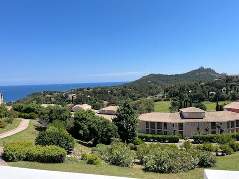 Top Airbnb: 2-room apartment Cap Estérel Sea view in Saint Raphaël