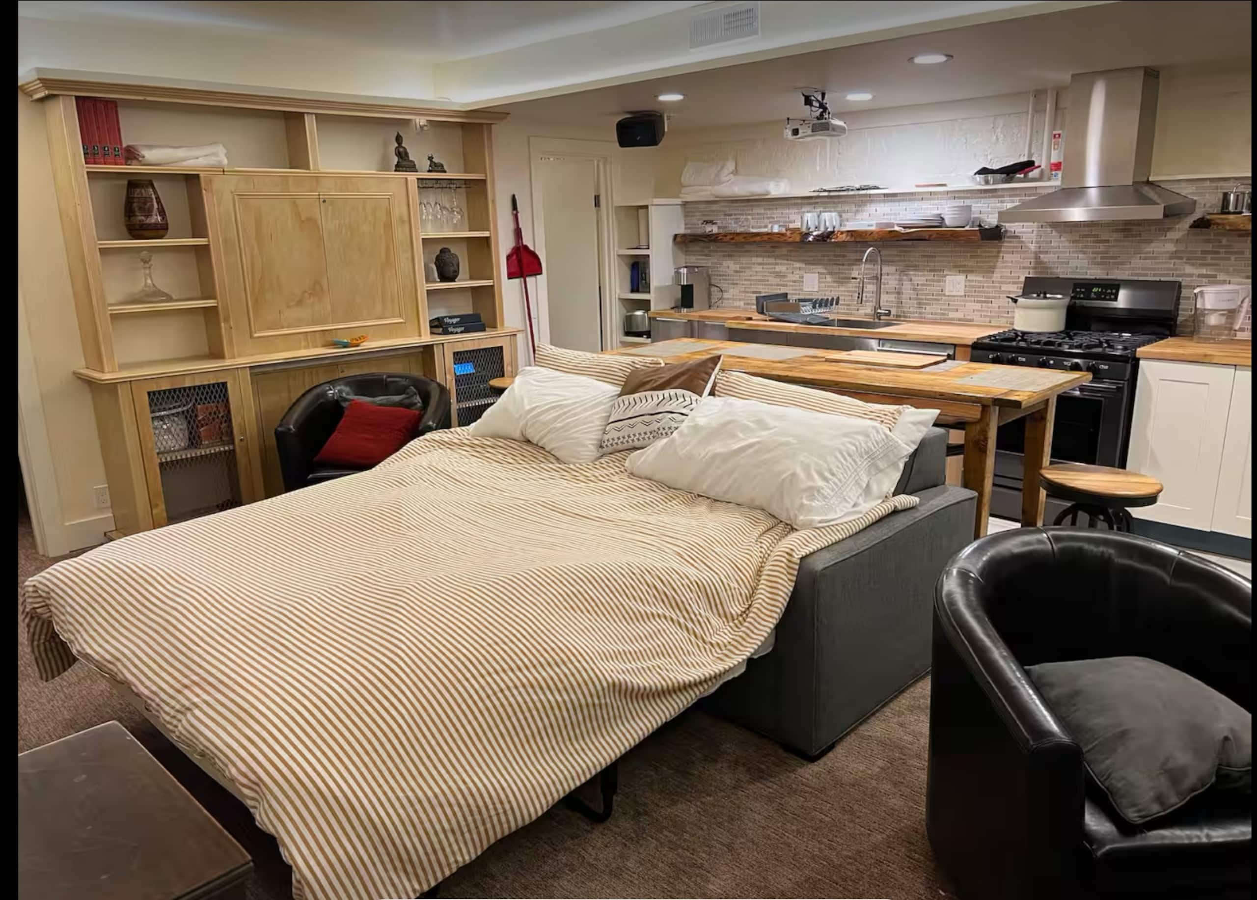 Home in San Francisco · ★5.0 · 3 bedrooms · 3 beds · 2 baths - Image 8