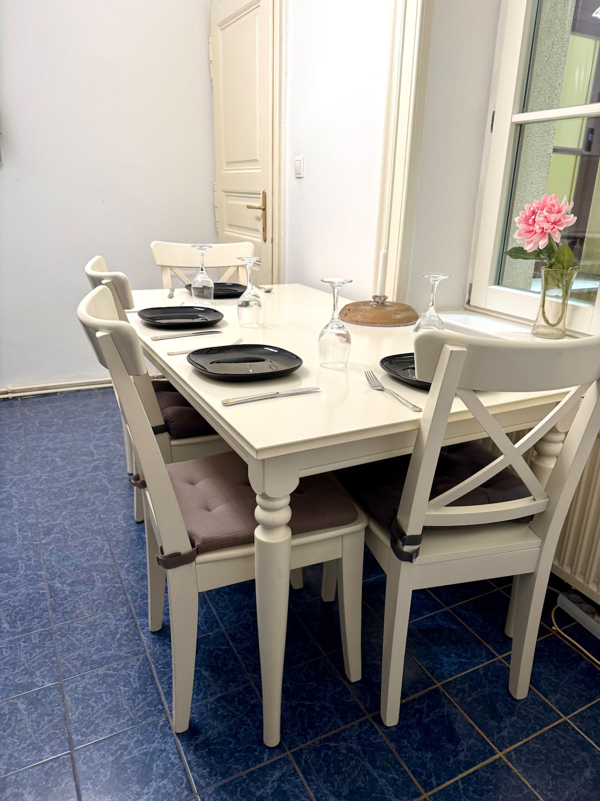 Dining area image 3