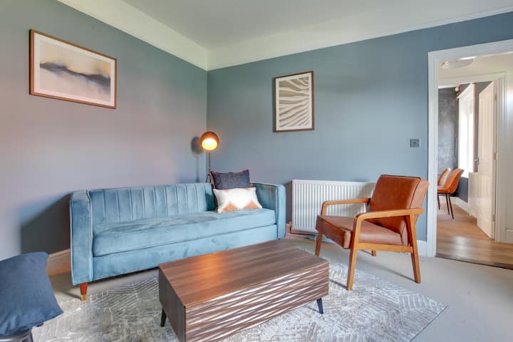 Spacious 3 Bedroom House Colchester. Free Parking - Colchester