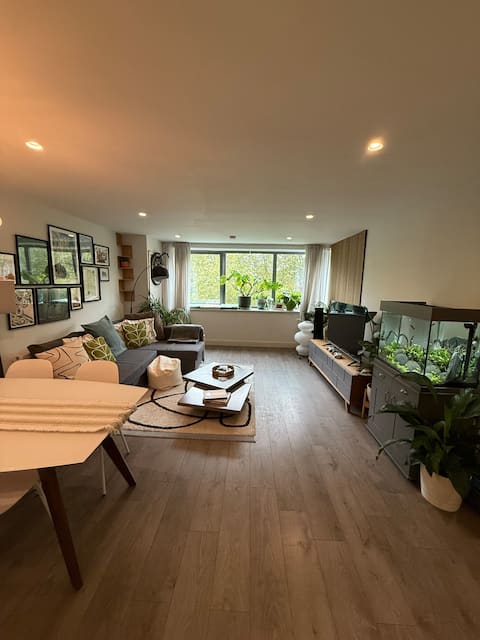 Top performing Airbnb: Central Bristol Modern Flat in Central