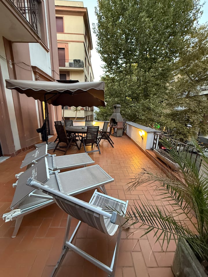 3-Bedroom Central Apartment Terrace - Near the Sea