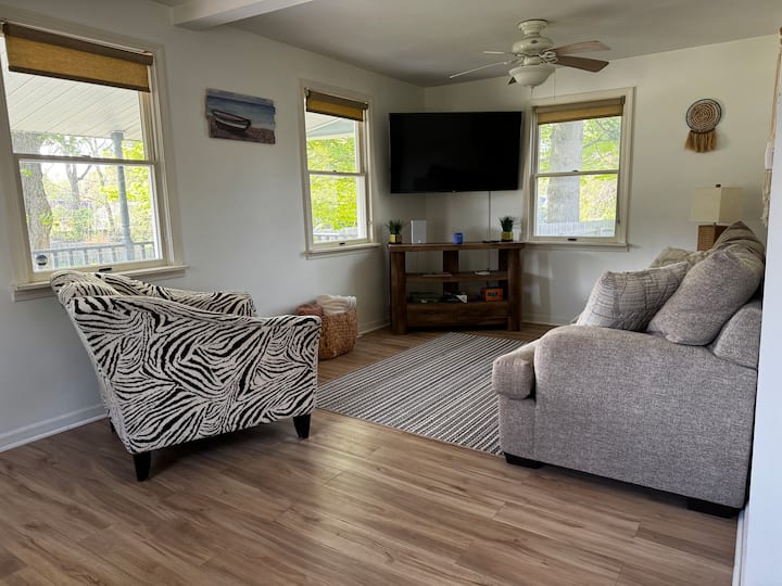 Charming Cottage, Walk Downtown - South Haven, MI