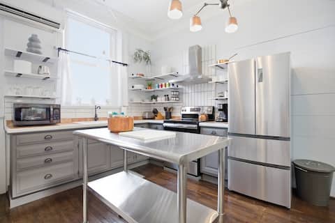 Skylight Loft in Downtown Charleston - Near EIU