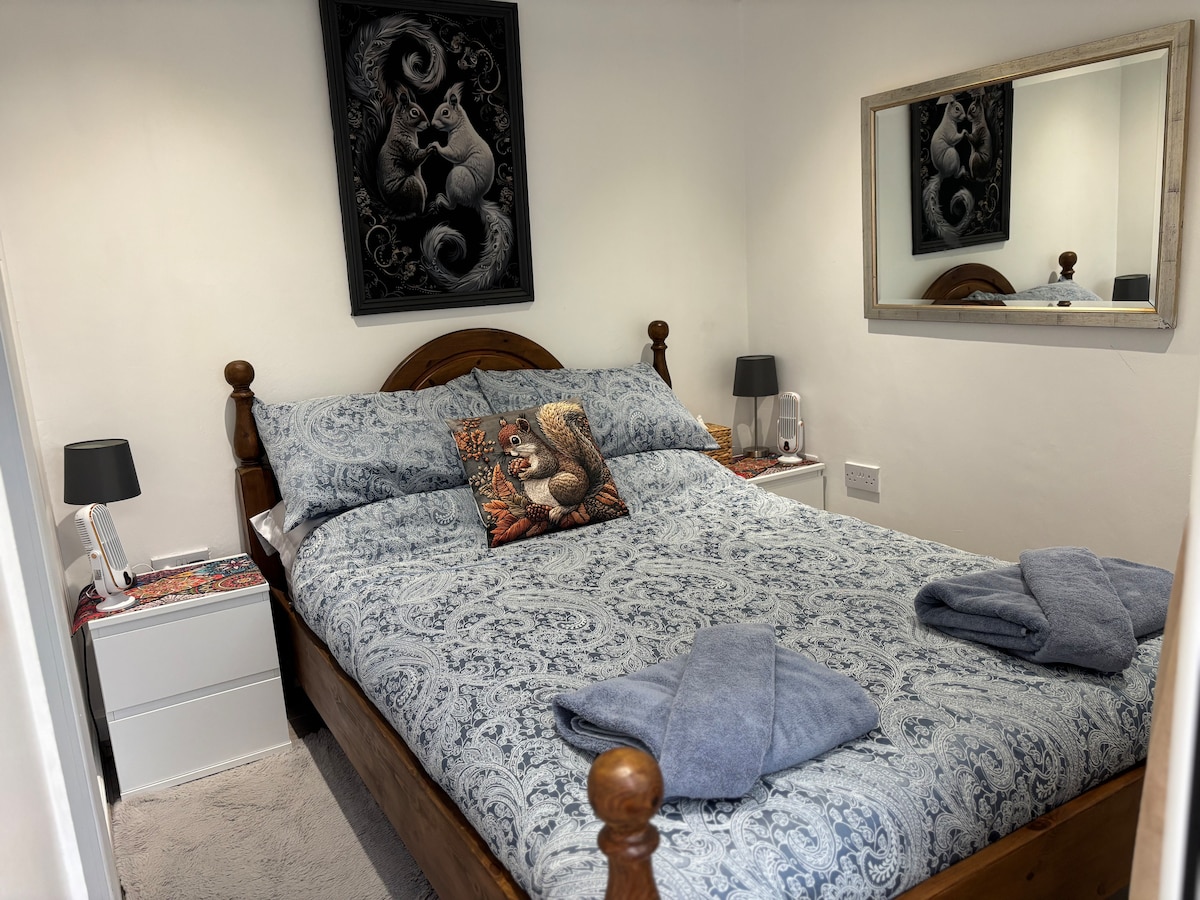 מיטה זוגית נוחה ויפה 