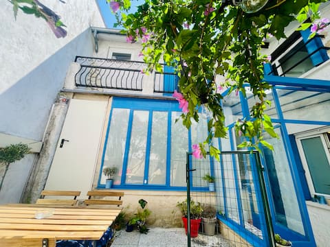 The Blue Villa for 6 people 30 minutes from the Eiffel Tower!