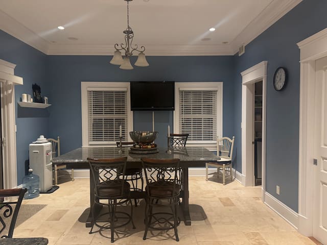 Todd’s Point Luxury Inn & Suites whole facility gallery image 3