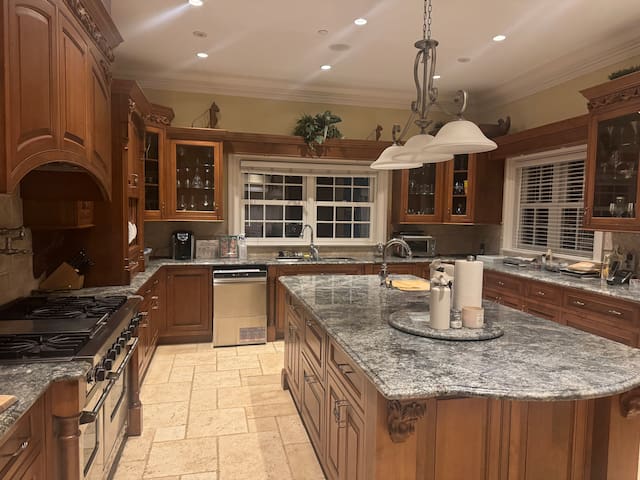 Todd’s Point Luxury Inn & Suites whole facility gallery image 4